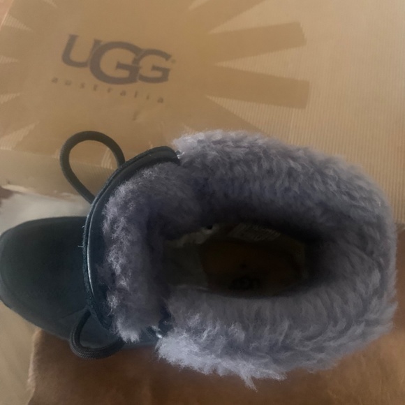 UGG BOOTS WOMENS SIZE 7 (BLACK) FAUX FUR / LACE UP / WORN ONCE - Picture 11 of 15